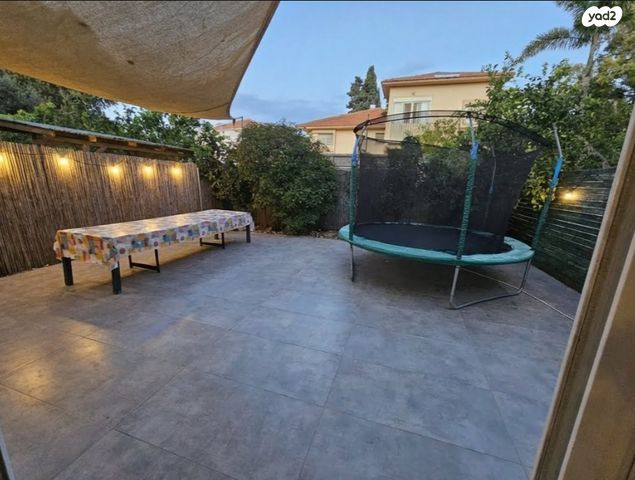 דו משפחתי, התפוח 7, בנה ביתך, קדימה צורן