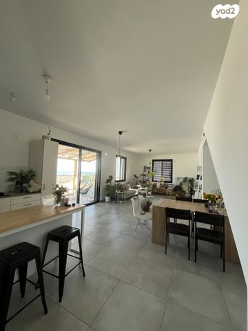 דירת גן, הדרים 18, נווה שרת, זכרון יעקב