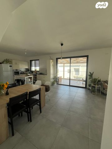 דירת גן, הדרים 18, נווה שרת, זכרון יעקב