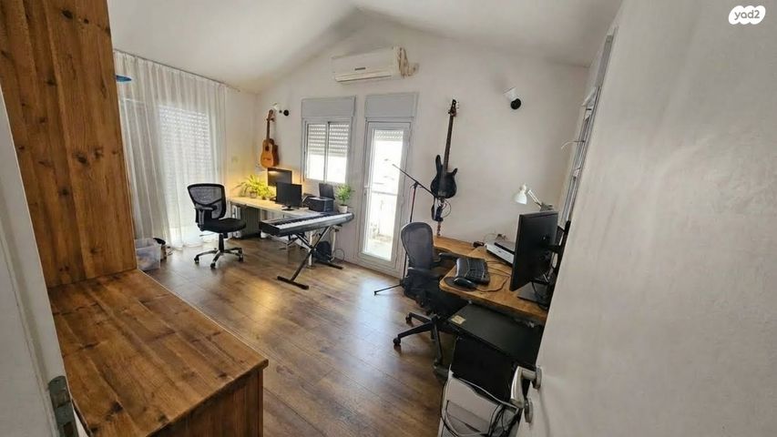 דו משפחתי, התפוח 7, בנה ביתך, קדימה צורן