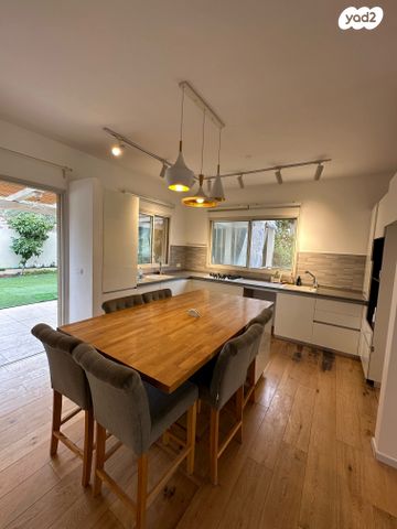 דו משפחתי, דן 10, שערי תקווה, שערי תקווה