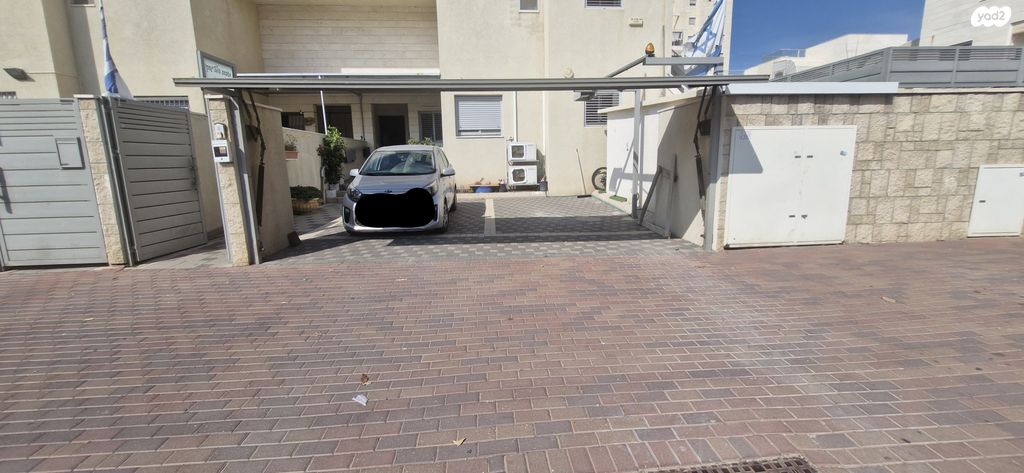 כנפי נשרים 11