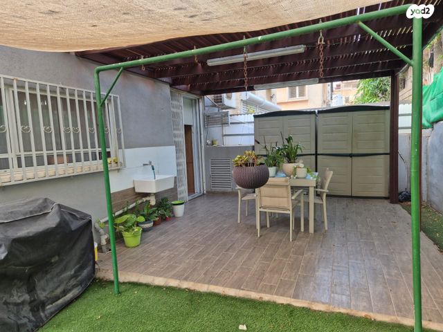 דירת גן, שדרות לוחמי הגטאות 10, בית וקאנטרי, גיורא יוספטל, גבעת שמואל