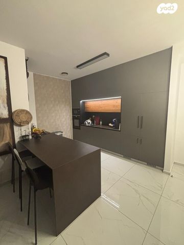 דירה, אריק איינשטיין 28, הרצליה ב', הרצליה