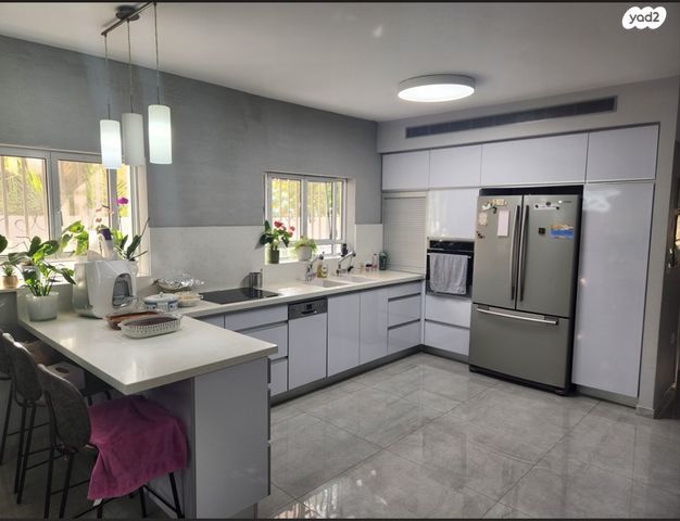 דירת גן, שדרות לוחמי הגטאות 10, בית וקאנטרי, גיורא יוספטל, גבעת שמואל