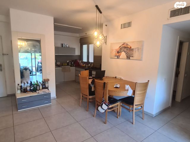 דירה, ז'בוטינסקי 5, בן גוריון, אזור