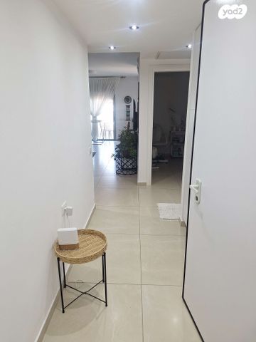 דירה, השופטים 28, אחוזת כנרת, טבריה