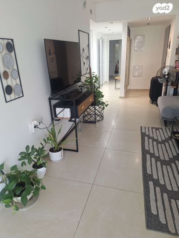 דירה, השופטים 28, אחוזת כנרת, טבריה