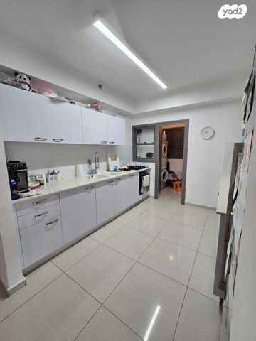 דירה, הרמן חיים קאופמן 10, אושיות, רחובות