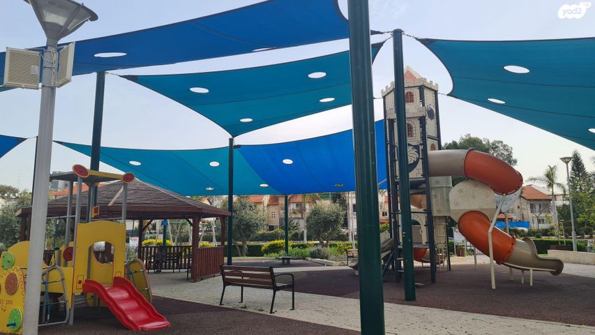 דירה, הרמן חיים קאופמן 10, אושיות, רחובות