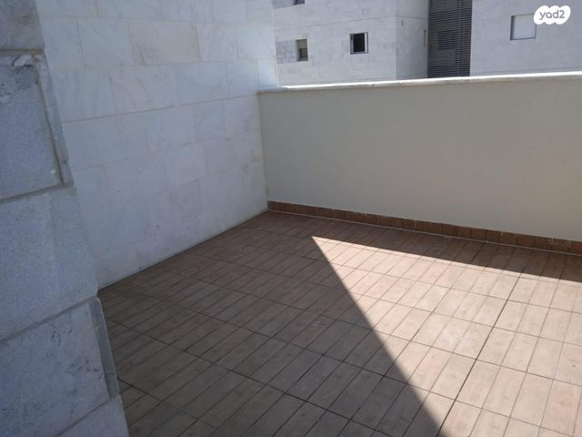 דירה, הקהילה 26, בצוותא, חריש