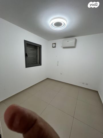 דירה, יקינטון 8, הפרחים, חריש