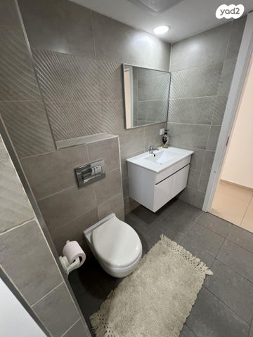 דירה, יקינטון 8, הפרחים, חריש