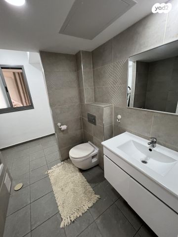 דירה, יקינטון 8, הפרחים, חריש