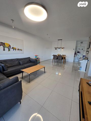 דירה, הרמן חיים קאופמן 10, אושיות, רחובות