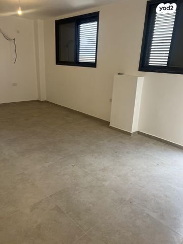 כנפי נשרים 13