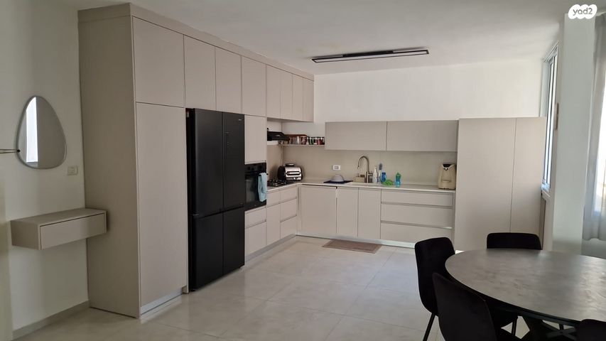 דירה, רחל המשוררת 13, דרום מערב ותיק, בת ים