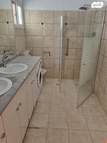 דירה, הברוש 76, כפר טרומן, כפר טרומן