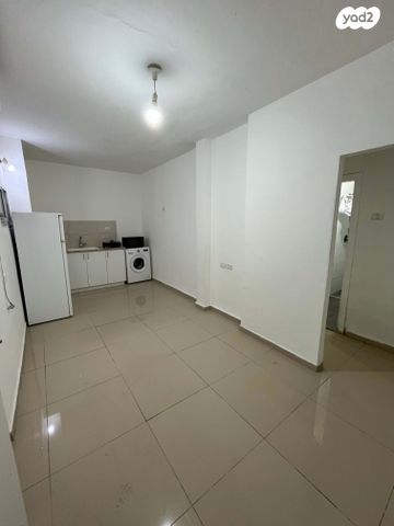 שדרות ארלוזורוב 24