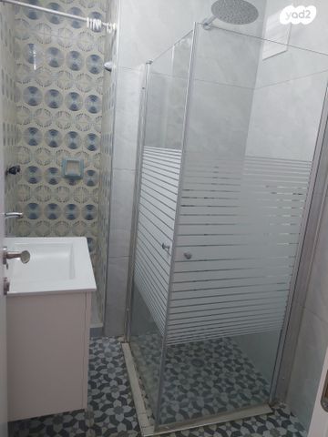 שדרות המגינים 127