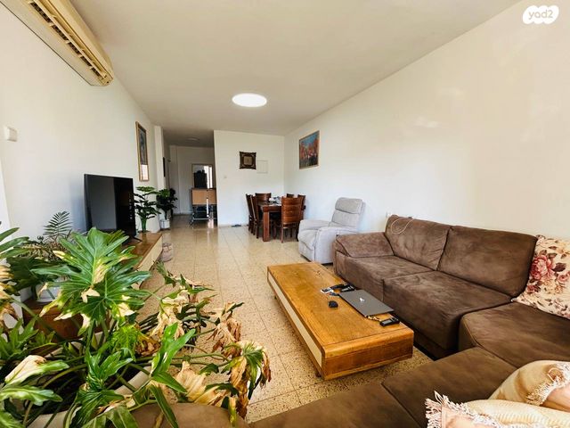 דירה, הרימון 12, רמז, מערב ותיק, ראשון לציון