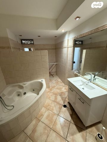 דירה, הרב קוק 10, צפון מערב מרכז העיר, נתניה