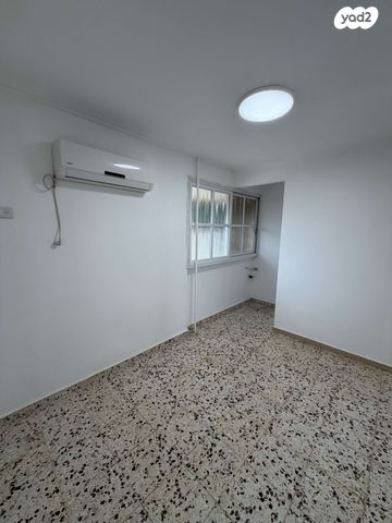 דירת גן, מנחם בגין 79, שאר העיר, חצור הגלילית