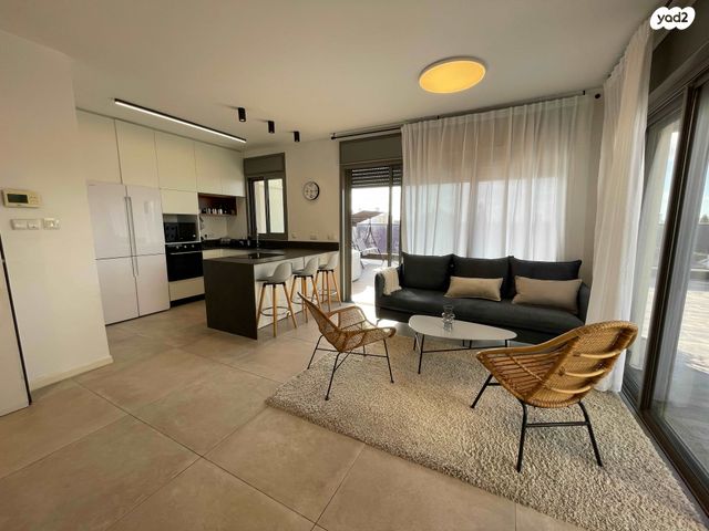 גג/ פנטהאוז, יהושע חנקין 37, אגרובנק, חולון