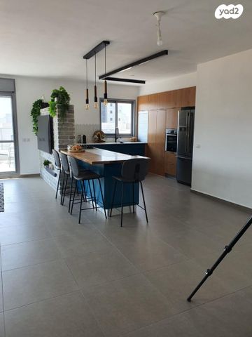 גג/ פנטהאוז, עמוס הנביא 8, פסגות אפק, ראש העין