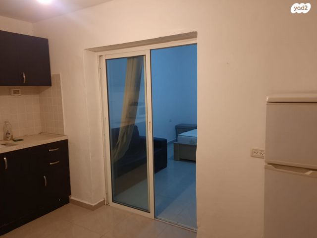 יגאל אלון 37