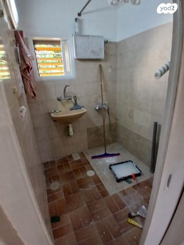 דירה, דב הוז 2, אושיות, רחובות