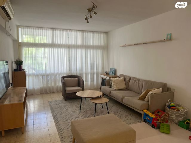 ישראל אהרוני 8