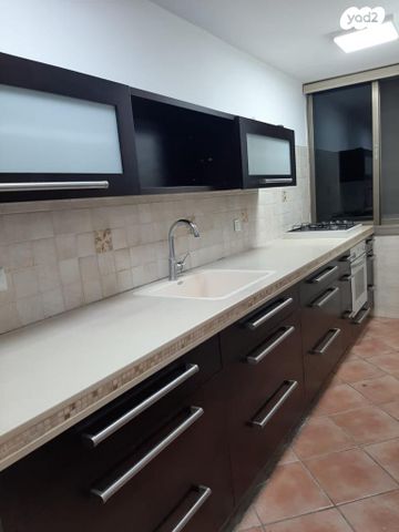 דירה, הרב גולד 15, כיסופים, כפר סבא