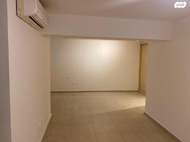 שדרות בן מיימון 26