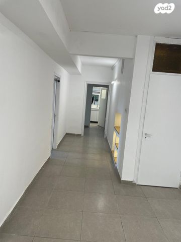 דירת גן, דרך בריכות היער 111, בית זית, בית זית