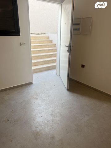 יחידת דיור, כנפי נשרים 13, צה"ל, ראש העין