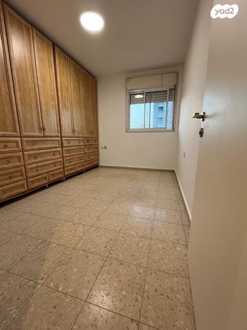 דירה, ביאליק 74, שכונת בן גוריון, מרכז העיר ג', רמת גן