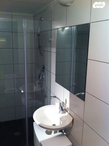 גג/ פנטהאוז, אנה פרנק 2, חרוזים, רמת גן