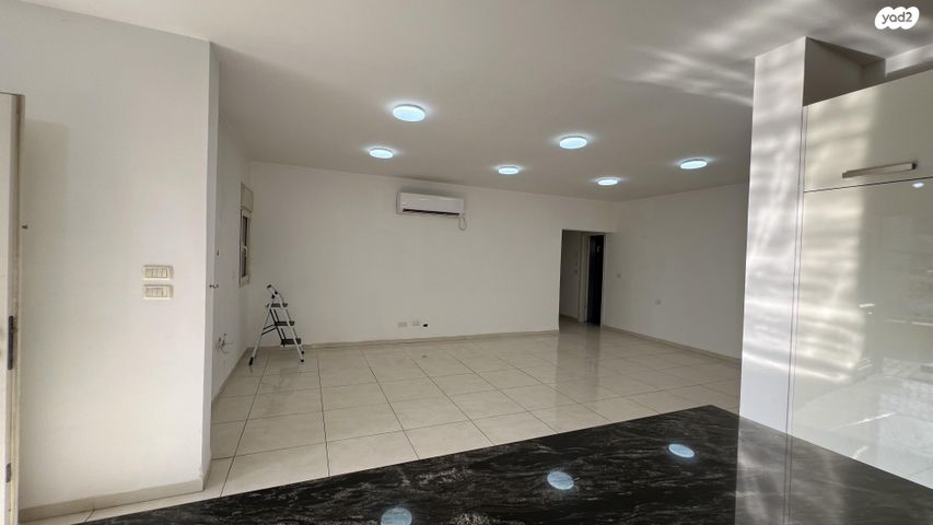 דירה, המלך שאול 21, גבעת אוסישקין, נהריה