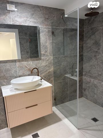 גג/ פנטהאוז, הפועל 50, נוף ים, הרצליה