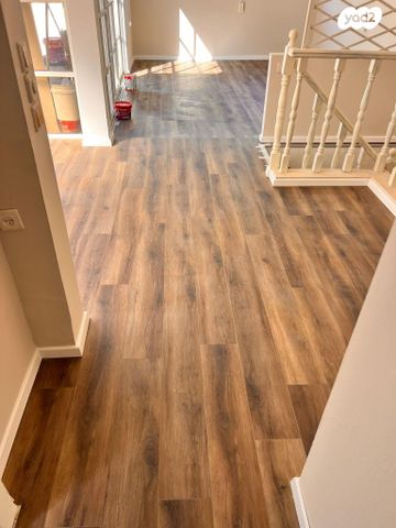 גג/ פנטהאוז, אנה פרנק 2, חרוזים, רמת גן