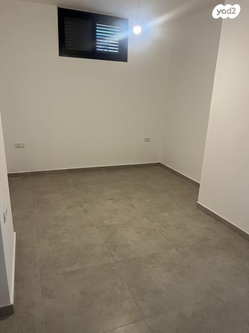 יחידת דיור, כנפי נשרים 13, צה"ל, ראש העין