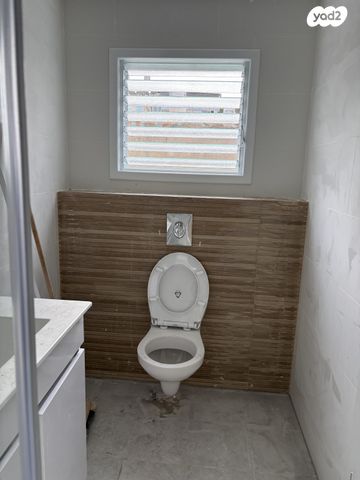 דירה, הרצל 58, שכונת בן גוריון, מרכז העיר ג', רמת גן