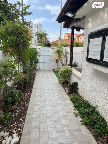 דו משפחתי, הגפן 26, עין התכלת, נתניה