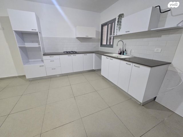 דירה, יפה נוף 13, רובע ה', אריאל