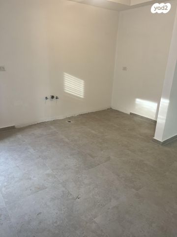 יחידת דיור, כנפי נשרים 13, צה"ל, ראש העין