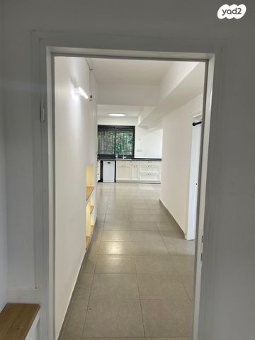 דירת גן, דרך בריכות היער 111, בית זית, בית זית