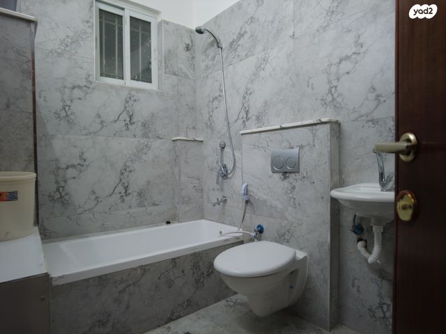 תיירות ונופש, חברת ש"ס 13, מאה שערים, ירושלים