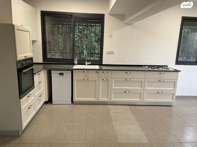 דירת גן, דרך בריכות היער 111, בית זית, בית זית