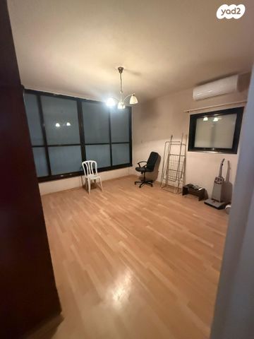 דירה, דרך זאב ז'בוטינסקי 22, שכונת הראשונים, רמת גן